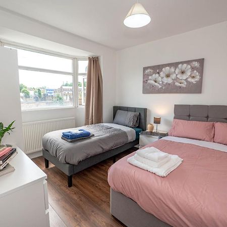 4 Bedrooms,2 Bathrooms House With Free Parking بلمستيد المظهر الخارجي الصورة