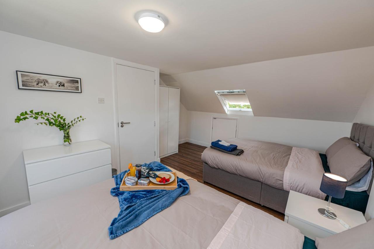 4 Bedrooms,2 Bathrooms House With Free Parking بلمستيد المظهر الخارجي الصورة