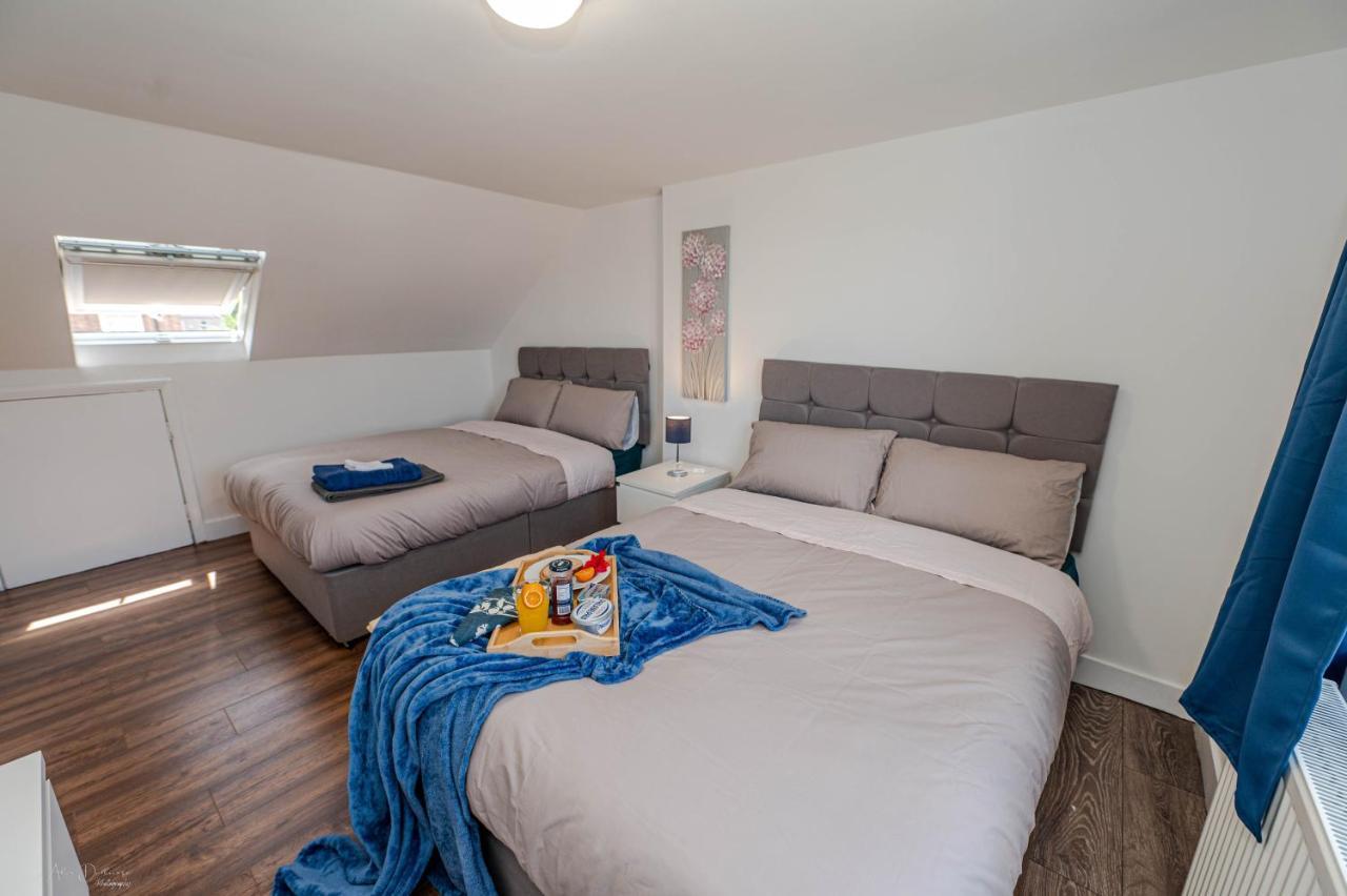 4 Bedrooms,2 Bathrooms House With Free Parking بلمستيد المظهر الخارجي الصورة