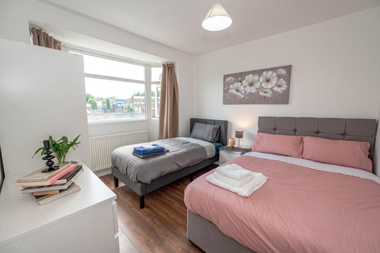4 Bedrooms,2 Bathrooms House With Free Parking بلمستيد المظهر الخارجي الصورة