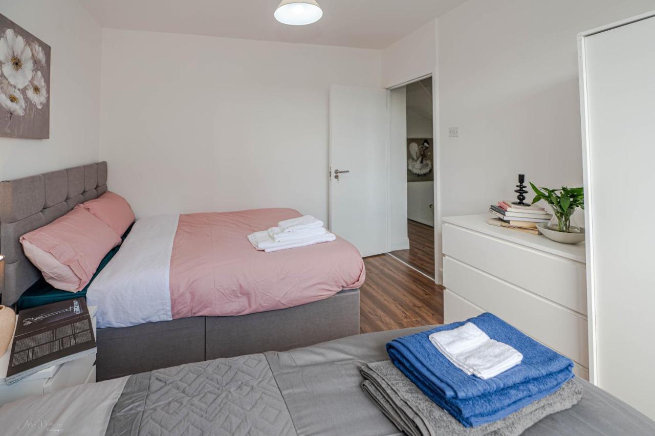4 Bedrooms,2 Bathrooms House With Free Parking بلمستيد المظهر الخارجي الصورة
