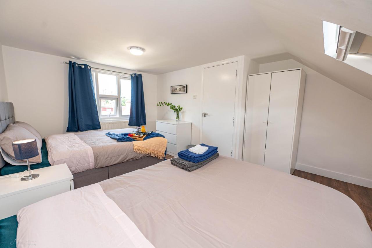 4 Bedrooms,2 Bathrooms House With Free Parking بلمستيد المظهر الخارجي الصورة