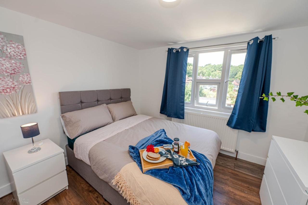 4 Bedrooms,2 Bathrooms House With Free Parking بلمستيد المظهر الخارجي الصورة