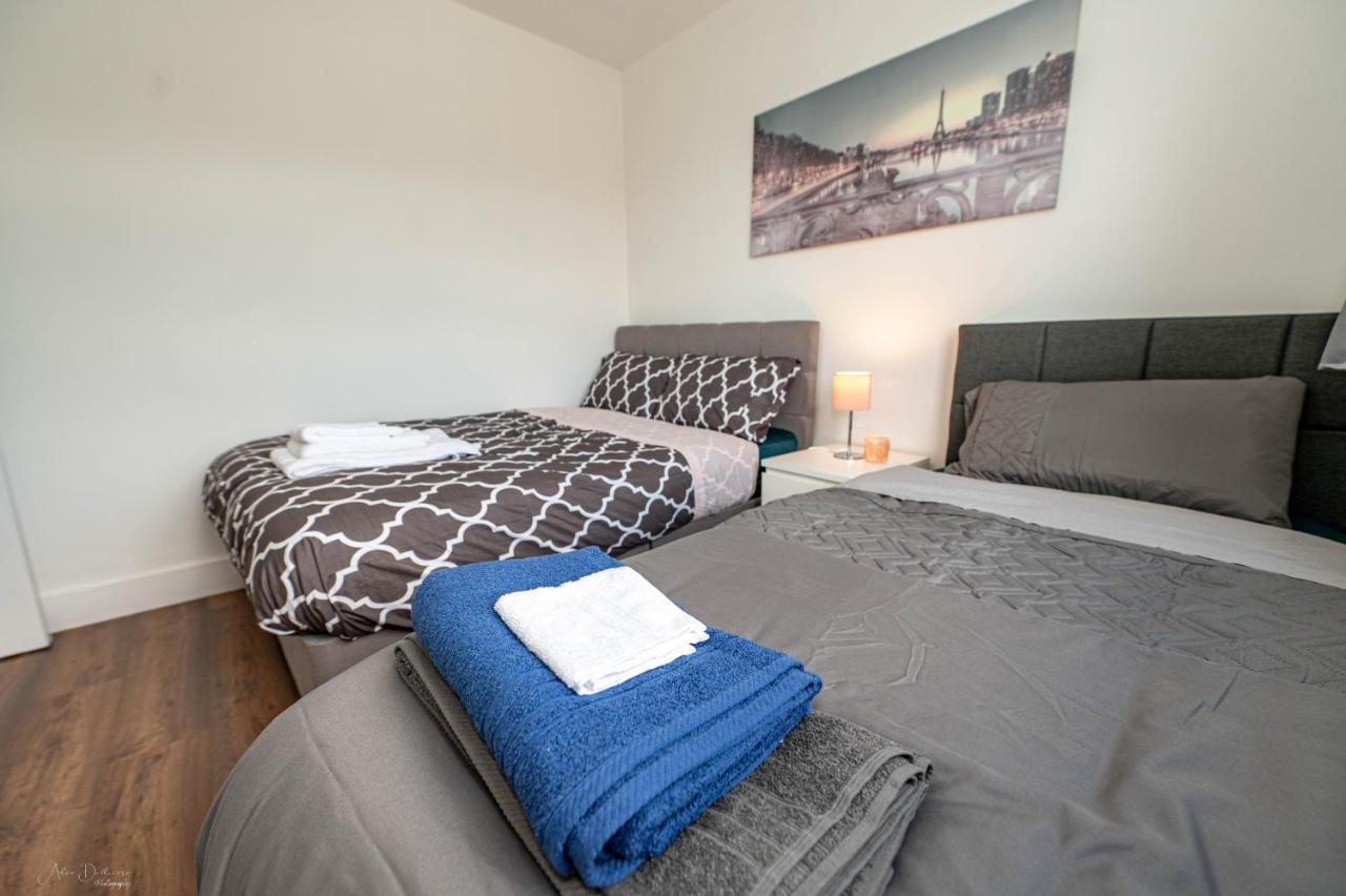 4 Bedrooms,2 Bathrooms House With Free Parking بلمستيد المظهر الخارجي الصورة